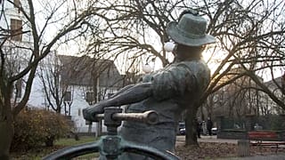 A borkészítő szobra a kárpátaljai Nagyszőlősön