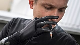 Über 10.000 Ukrainer haben seit Beginn der Krieges Amputationen erlitten. Bionische Prothesen können Abhilfe schaffen. 