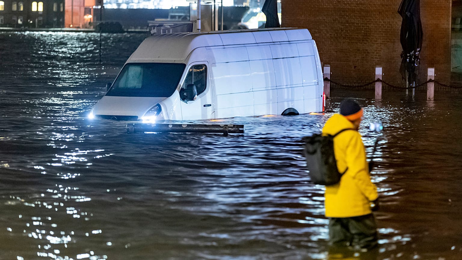 Der Sturm "ZOLTAN" hat orkanartige Böen und starken Regen über Deutschland gebracht.