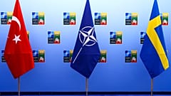 Türkiye, NATO ve İsveç bayrakları 