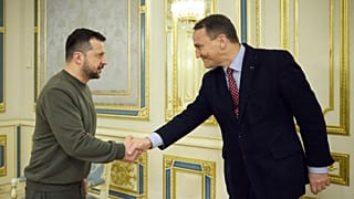 Ukrainian President Volodymyr Zelenskyy shakes hands with Poland's Minister of Foreign Affairs Radek Sikorsk in Kyiv, 22 December 2023