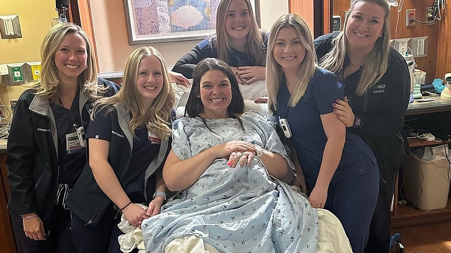Kelsey Hatcher, Alabama Üniversitesi Birmingham Hastanesi'nde doğum yaptı. 