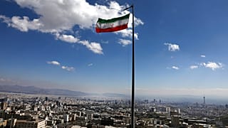 العلم الإيراني يرفرف في شمال طهران، إيران، الثلاثاء 31 مارس 2020. 