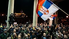manifestanti in Serbia