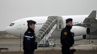 El avión retenido en Francia