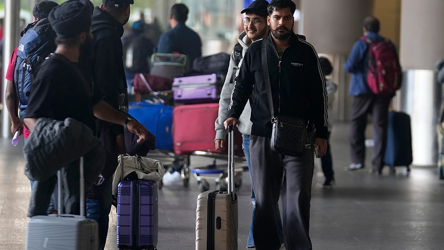 İnsan kaçakçılığı şüphesiyle Fransa'da tutulan uçak, 276 yolcusuyla Hindistan'a vardı 