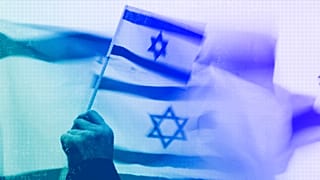 Un manifestant brandit le drapeau d'Israël lors d'un rassemblement à Bellevue, WA, octobre 2023.
