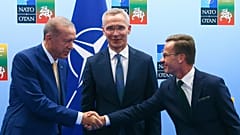 دیدار اردوغان (چپ) با نخست‌وزیر سوئد (راست) در کنار دبیرکل ناتو (وسط) پیش از اجلاس ناتو در ماه ژوئیه ۲۰۲۳