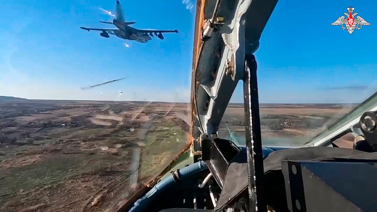 Vom russischen Verteidigungsministerium herausgegeben Bilder, angeblich entstanden während eines Luftangriffs auf die Ukraine, 13. Dezember 2023 