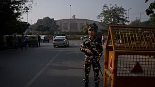 Indiai katona Újdelhiben 2023. december 13-án