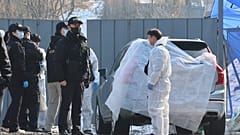 Полицейские обнаружили Ли без сознания в одном из сеульских парков, 27 декабря 2023 года.