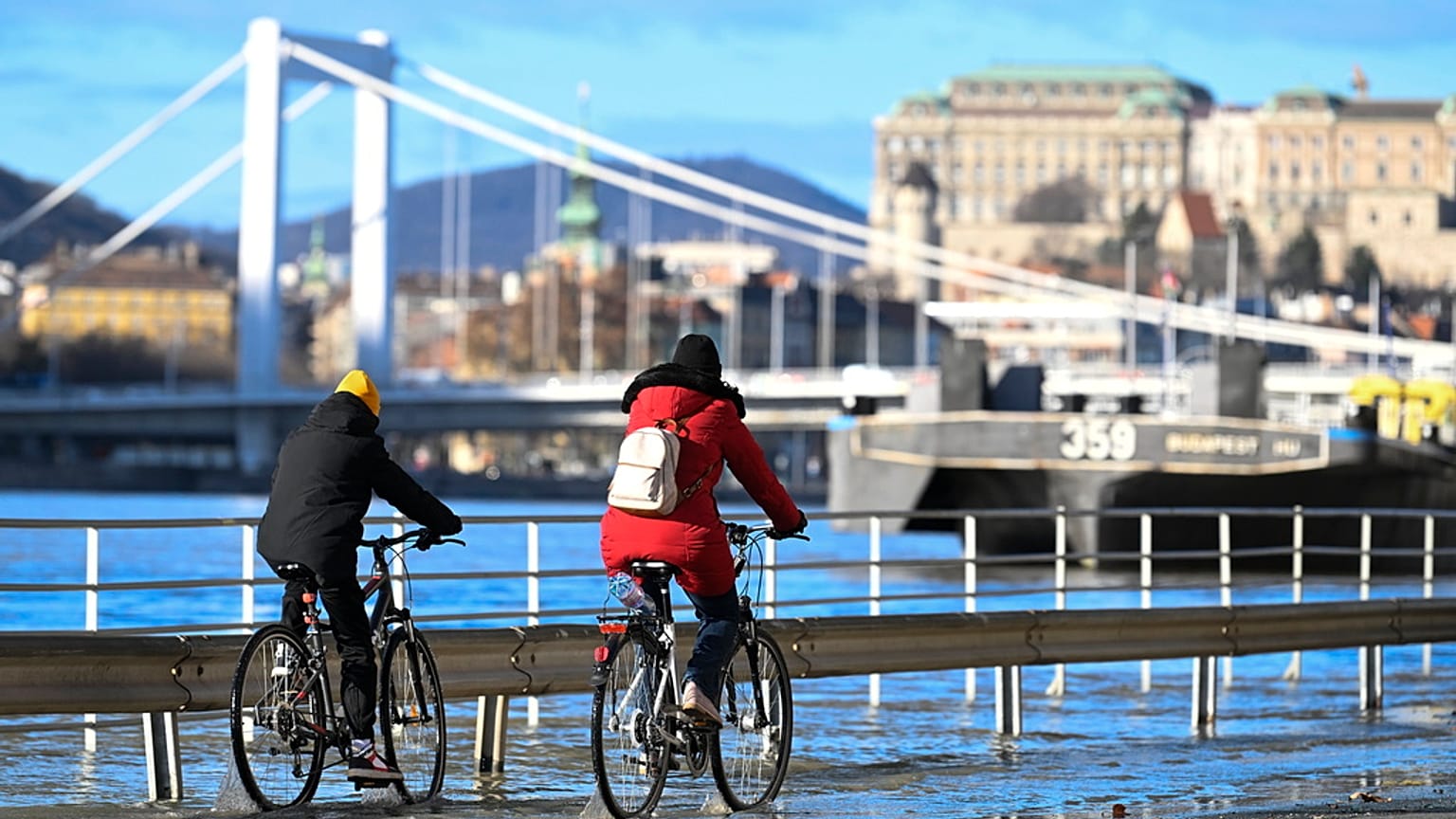 Budapest, alsó rakpart, 2023 decembere