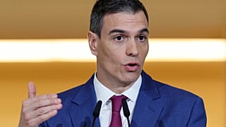 El presidente del Gobierno español, Pedro Sánchez, da una conferencia de prensa en el Palacio de La Moncloa en Madrid el 27 de diciembre de 2023.
