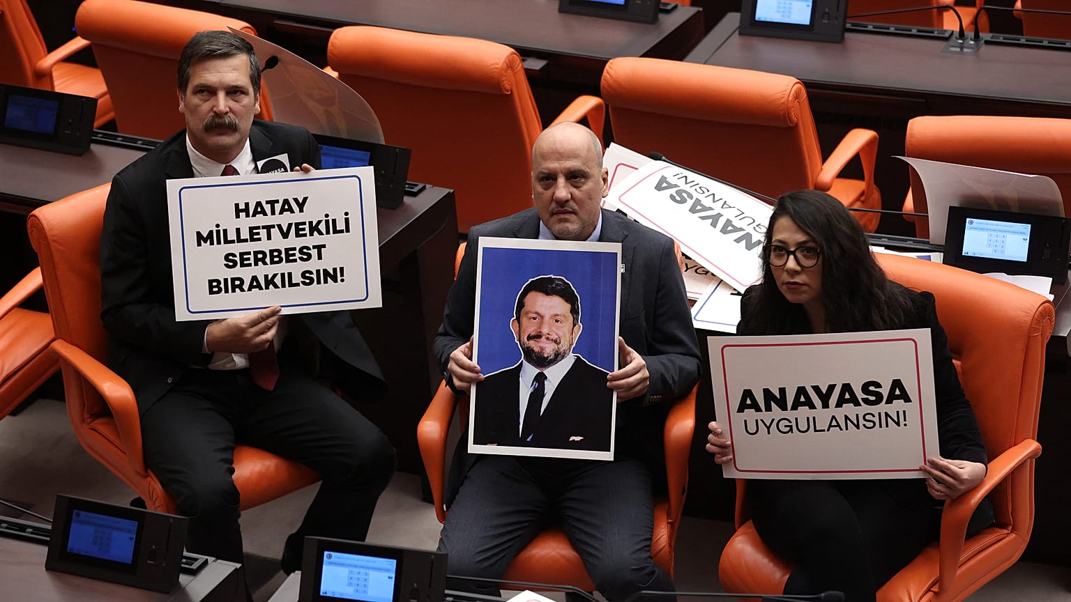 TBMM'de 'Atalay serbest bırakılsın' eylemi