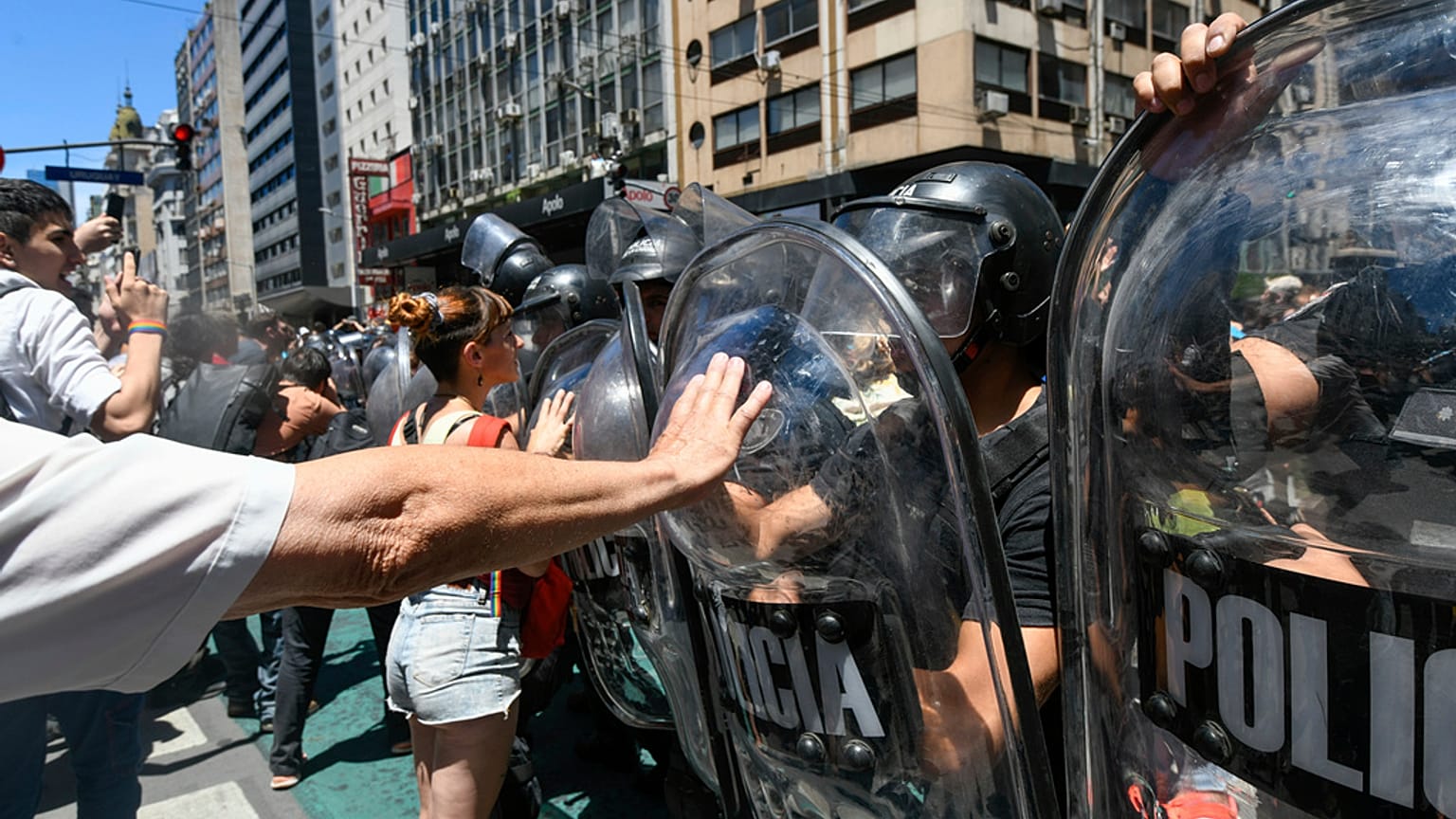 Bei der Demonstration in Buenos Aires kam es zu Zusammenstößen mit der Polizei. 