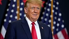 Ex-Präsident Donald Trump bei einer Wahlkampfkundgebung in Waterloo im US-Bundesstaat Iowa, 19. Dezember 2023