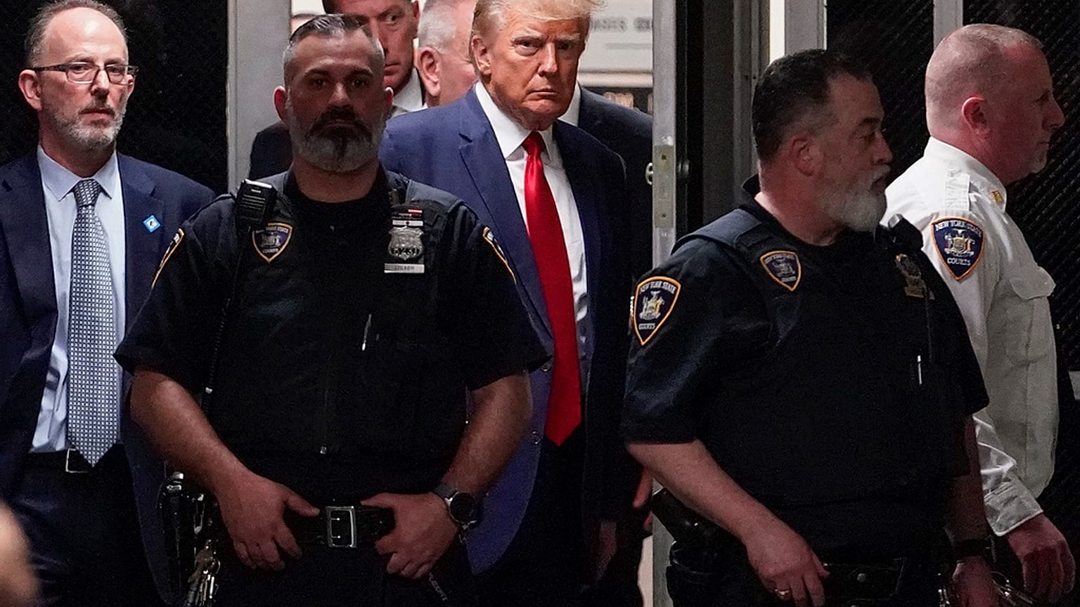 Trump mali durumuyla ilgili açılan davada hakim karşısına çıktı (arşiv)