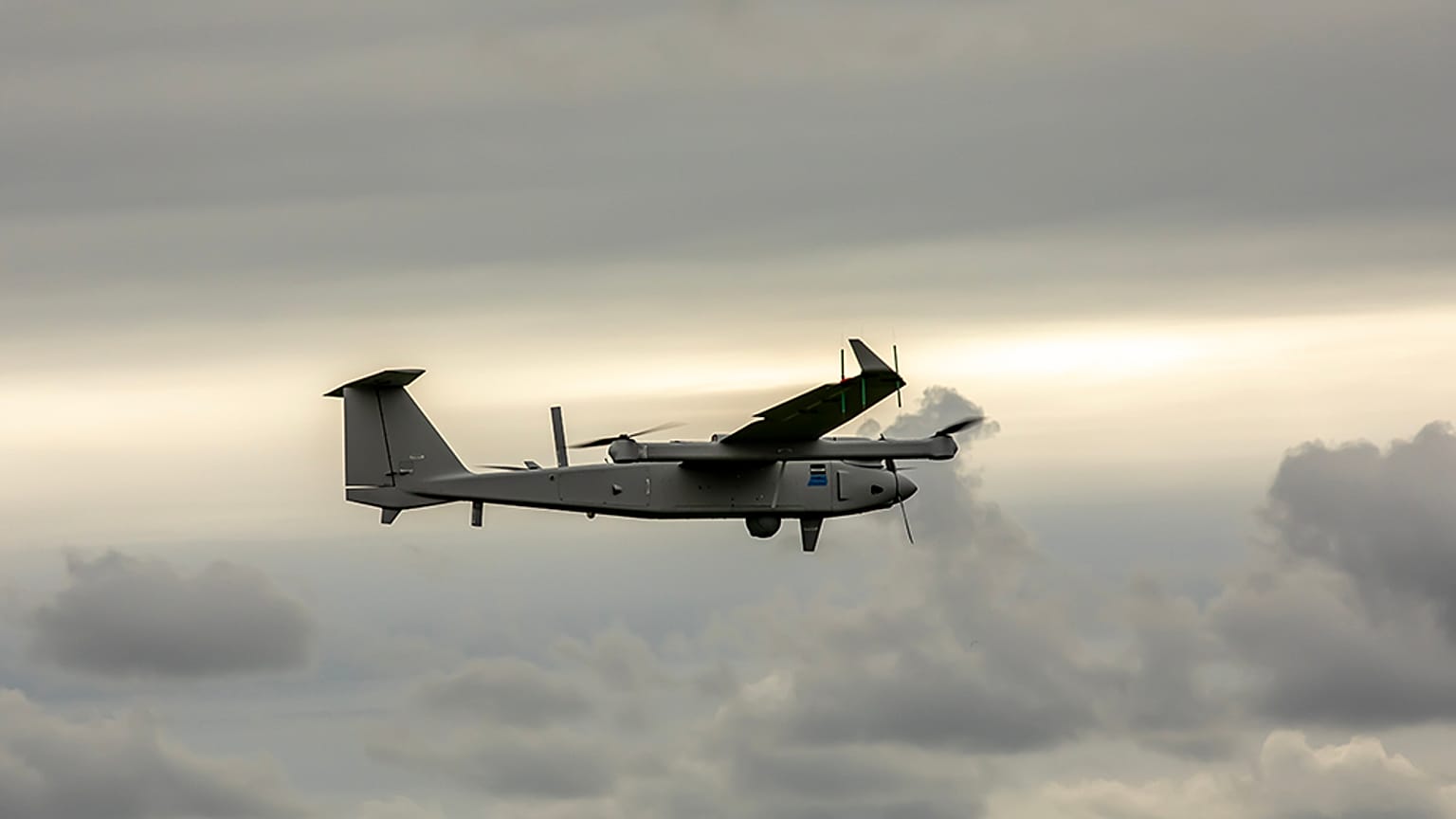 طائرة JUMP 20 Group 3 UAS التابعة لشركة AeroVironment أثناء التمرين التشغيلي AT23 بالقرب من أوستكا، بولندا في أغسطس 2023.