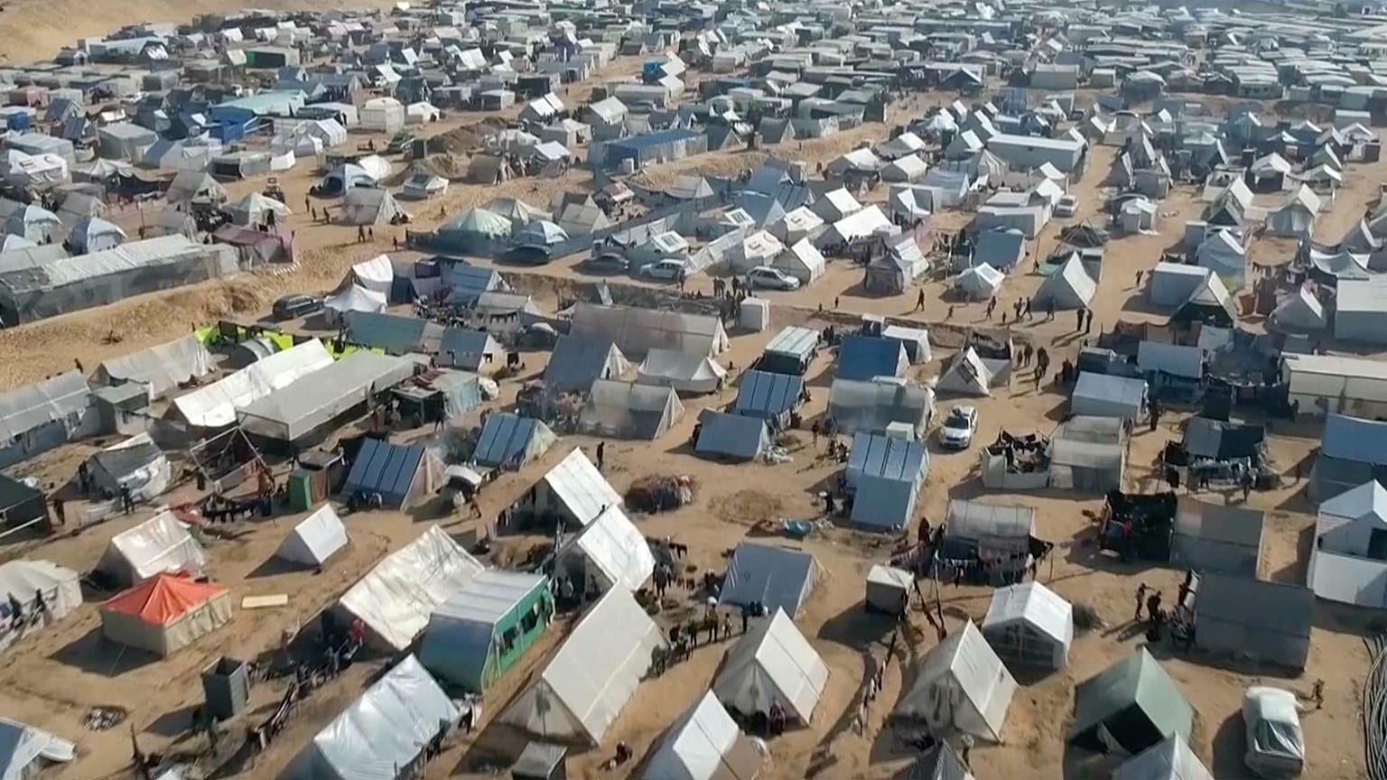  آلاف خيام النازحين في رفح