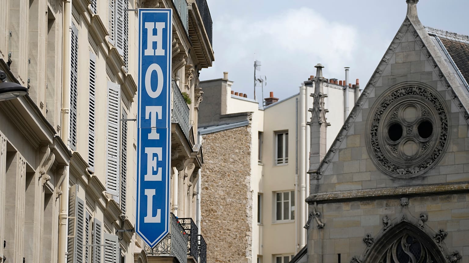 Fotografía de archivo de un hotel en París en julio de 2023
