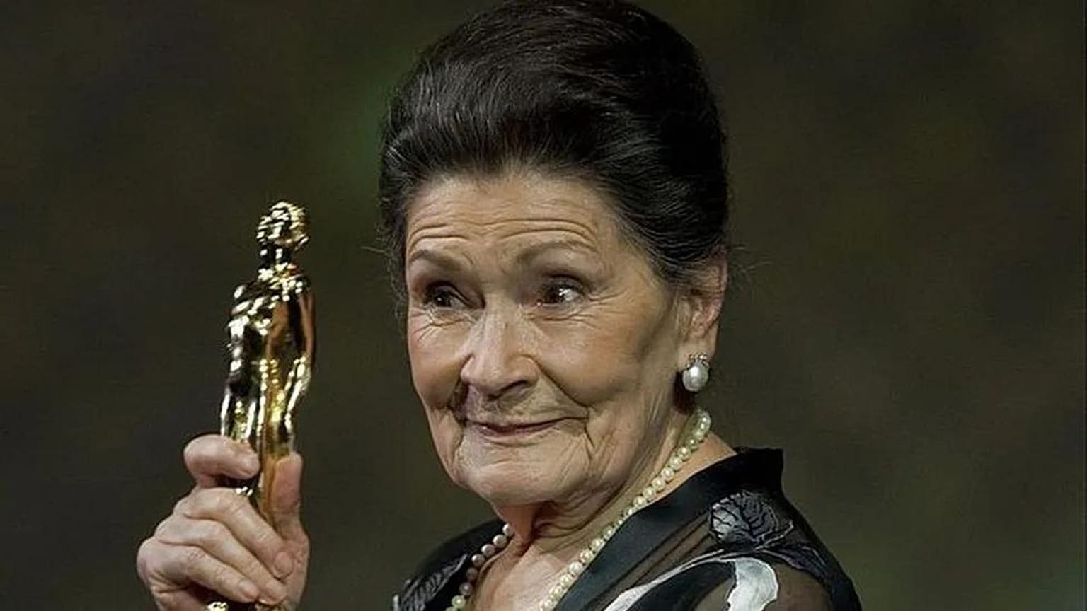 Ana Ofelia Murguía won a lifetime achievement award at Mexico's 2011 Ariel film awards ceremony