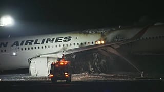 Japon : un avion prend feu à l'aéroport Tokyo-Haneda, les passagers sains et saufs