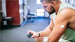 تقنية المراقبة المستمرة للسكر في الدم (Dexcom G7).