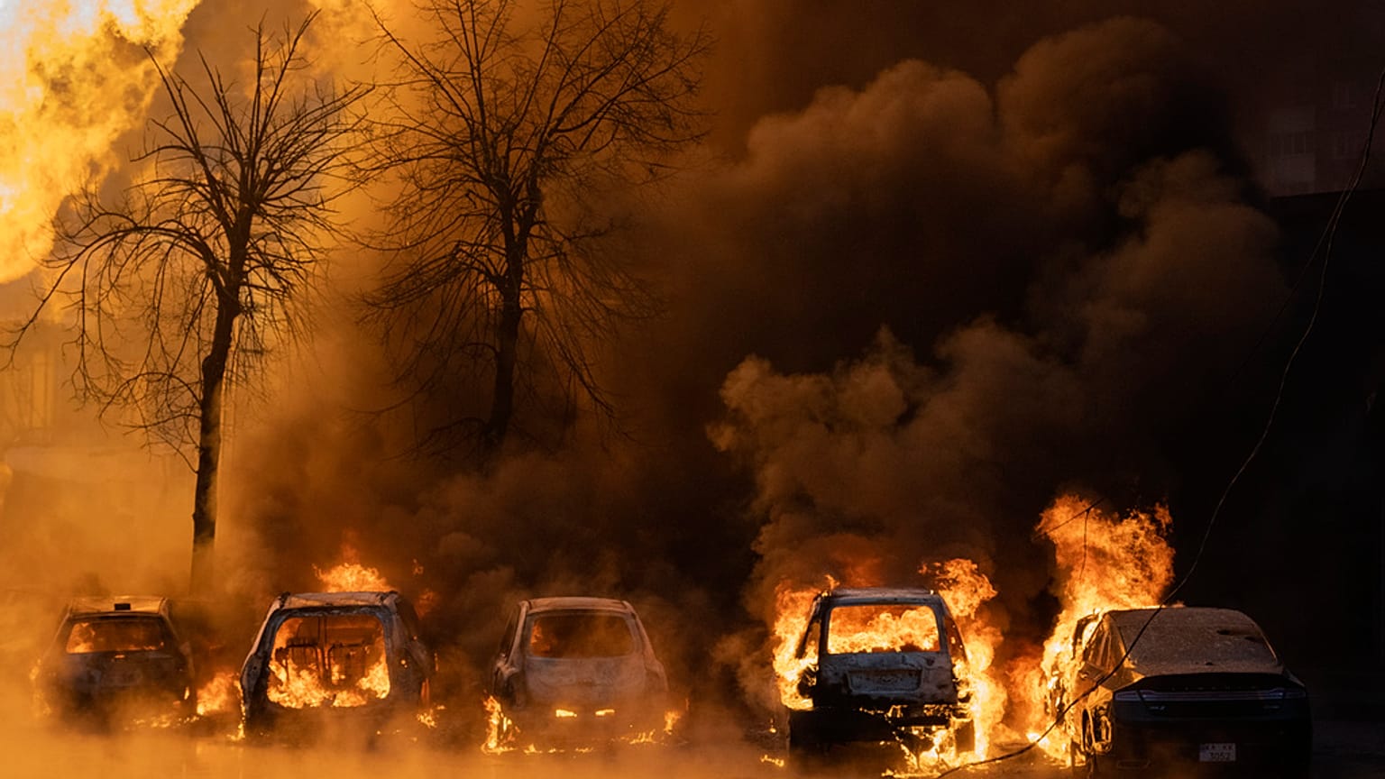 Beim russischen Beschuss auf Kiew und Charkiw sind mindestens 5 Menschen ums Leben gekommen. Es gab bis zu 130 Verletzte. 