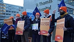 Молодые врачи не согласны работать за нынешнюю зарплату.