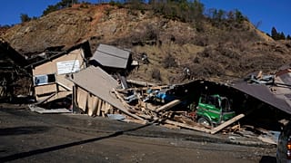  آثار الزلزال في بلدة نوتو في شبه جزيرة نوتو المواجهة لبحر اليابان، شمال غرب طوكيو، 2 يناير 2024