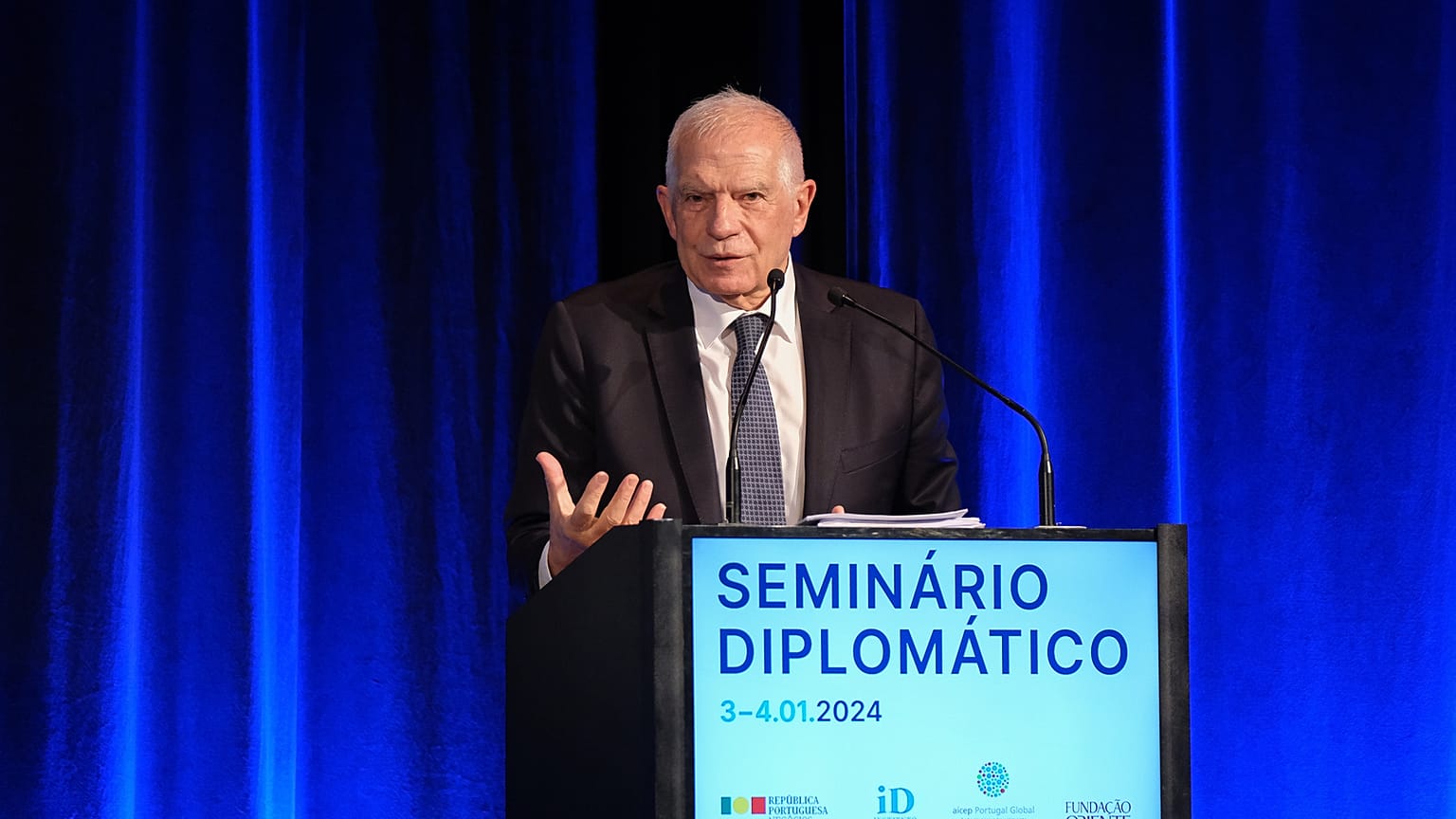 El jefe de la diplomacia de la UE, Josep Borrell, pronuncia un discurso en un seminario diplomático en Lisboa, el 3 de enero de 2024.