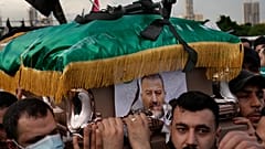 Hunderte nahmen an der Beerdigung von Hamas-Anführer Saleh al-Arouri teil, der am Mittwoch in Beirut getötet wurde.