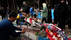 روشن کردن شمع در محل وقوع انفجارهای کرمان