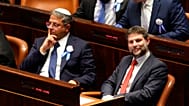 ضو الكنيست الإسرائيلي عن اليمين المتطرف إيتمار بن غفير  وبتسلئيل سموتريتش  في الكنيست، برلمان إسرائيل، 2022
