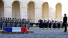 Der französische Präsident Emmanuel Macron ehrt den verstorbenen französischen Politiker und ehemaligen Präsidenten der Europäischen Kommission Jacques Delors.