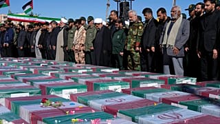 شرکت کنندگان در مراسم تشییع کشته شدگان کرمان