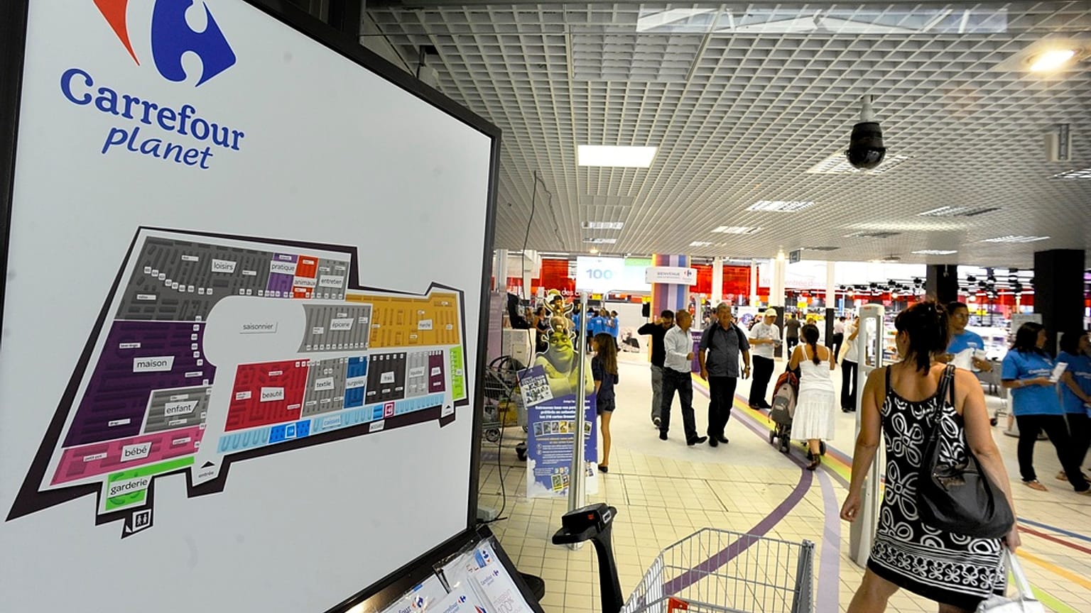 Fransa'nın Lyon kentinde bir Carrefour mağazası 