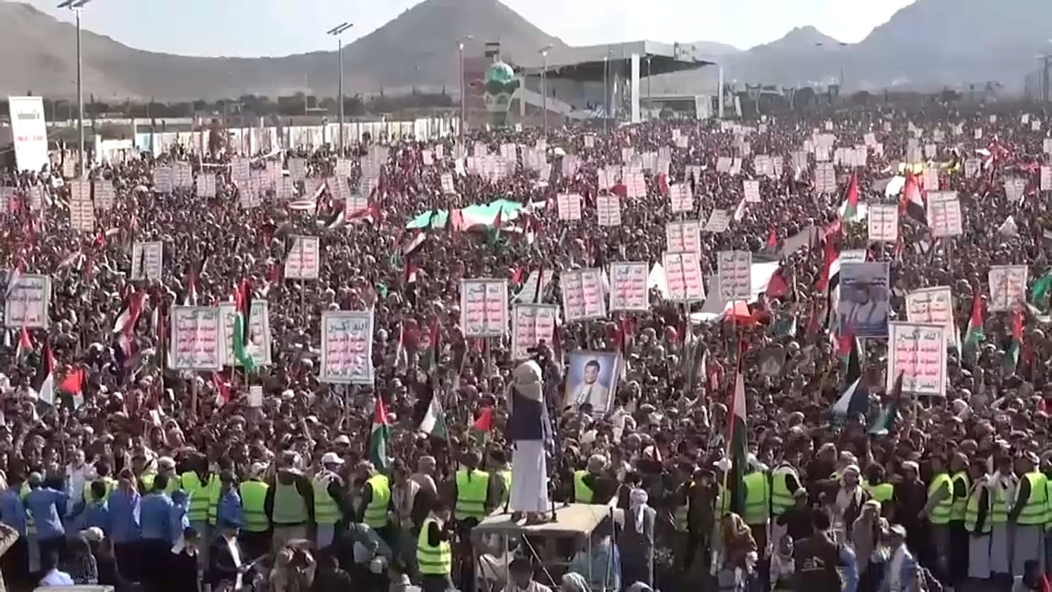 مظاهرة حاشدة في ميدان السبعين تضامناً مع غزة