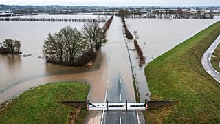 Estrada inundada na Alemanha