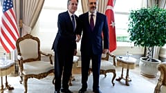 US-Außenminister Antony Blinken (links) trifft den türkischen Außenminister Hakan Fidan in Vahdettin, einer privaten Residenz des Präsidenten in Istanbul, 6. Januar 2024