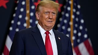Donald Trump az Iowa állambeli Waterloo-ban tartott kampányrendezvényén 2023. december 19-én