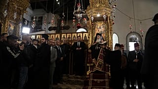 III. Teofilosz jeruzsálemi görög pátriárka misét tart Ciszjordániában, a betlehemi Születés Templomában 2024. január 6-án