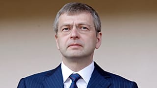 Le milliardaire russe Dmitry Rybolovlev poursuit Sotheby's pour avoir prétendument aidé à lui soutirer des dizaines de millions sur des œuvres d'art qu'il avait achetées.