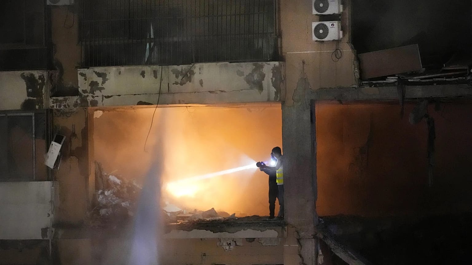 Le forze di difesa israeliane hanno dichiarato di aver colpito numerosi obiettivi di Hezbollah in Libano