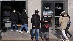 İspanya'daki hastanelerde maske zorunluluğu tartışılıyor