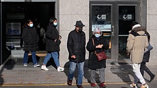 İspanya'daki hastanelerde maske zorunluluğu tartışılıyor