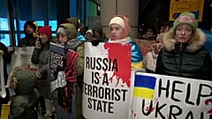 Участники демонстрации, организованной движением "Евромайдан-Варшава"
