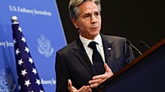 Il segretario di Stato americano Antony Blinken durante una conferenza stampa a Tel Aviv, Israele