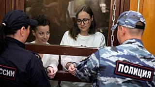 La metteuse en scène Zhenya Berkovich et la dramaturge Svetlana Petriychuk restent en prison.