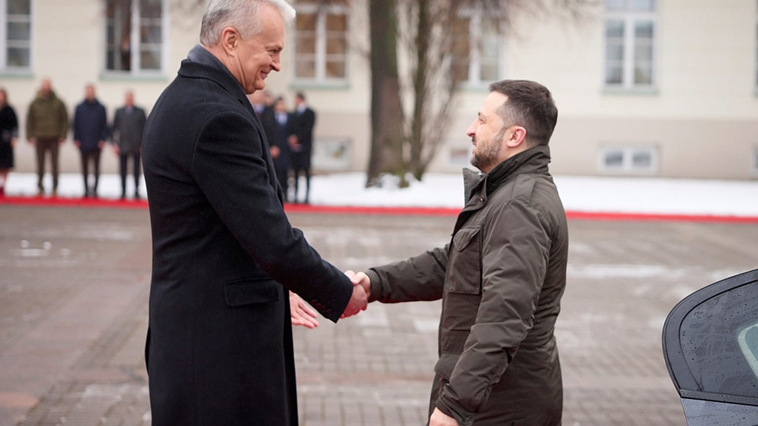 Il presidente ucraino Volodymyr Zelensky con il presidente della Lituania Gitanas Nauseda